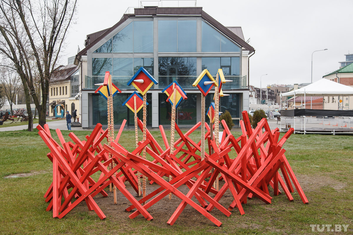 Арт объект фото. Уличные арт объекты. Арт объект в городе. Уличные арт объекты инсталляции. Фестиваль арт объектов.