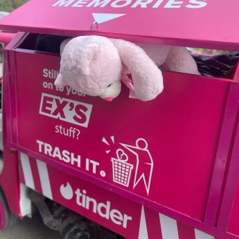 tinder-benne-ordures-souvenirs-ex-2